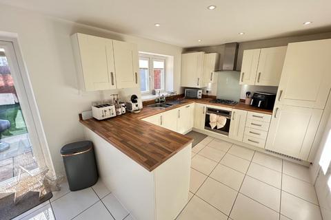3 bedroom detached house for sale, Taylor Way, Warwick