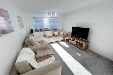 3 bedroom detached house for sale, Taylor Way, Warwick