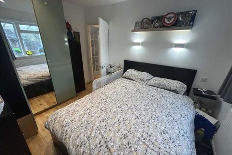undefined, Elmcroft Close, Bedfont, TW14 9HJ