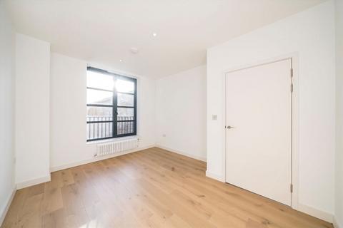 3 bedroom terraced house to rent, Orchard Place, London E14