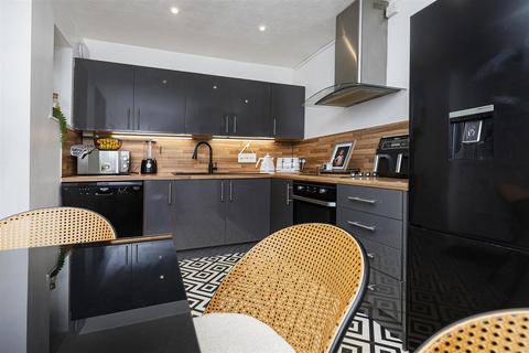2 bedroom end of terrace house for sale, Ainley Road, Huddersfield HD3