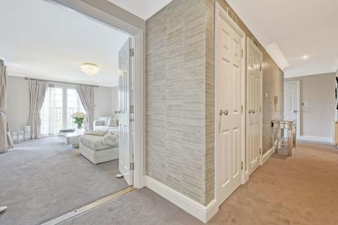 2 bedroom flat for sale, Kipling Close, Brentwood CM14