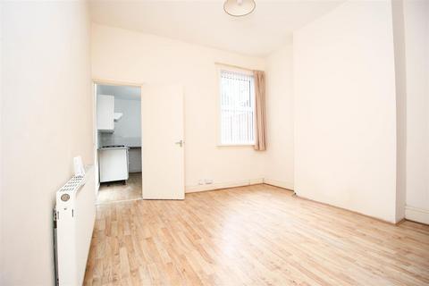 2 bedroom terraced house to rent, Rutland Road, Smethwick, Birmingham