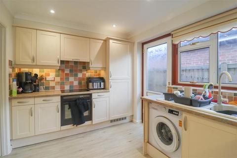 3 bedroom detached bungalow to rent, Fairhaven Way, Newmarket CB8