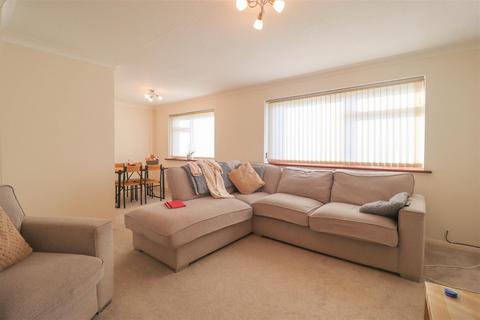 3 bedroom detached bungalow to rent, Fairhaven Way, Newmarket CB8