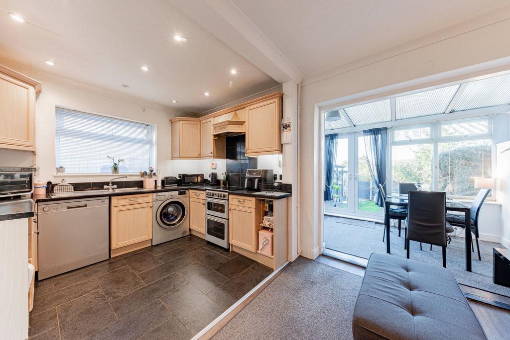 Kitchen/Dining Room (1)