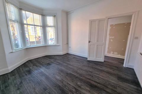 3 bedroom terraced house to rent, Hannah Street, Barry, CF63
