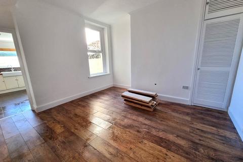 3 bedroom terraced house to rent, Hannah Street, Barry, CF63