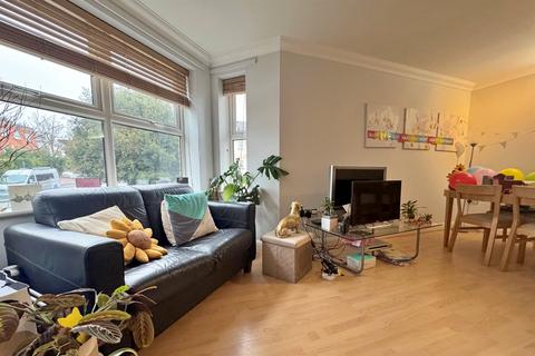 2 bedroom flat to rent, Alum Chine