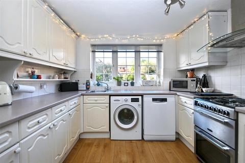 3 bedroom detached house for sale, Hoo Gardens, Eastbourne