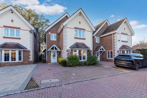 undefined, Oak View Gardens, Langley SL3