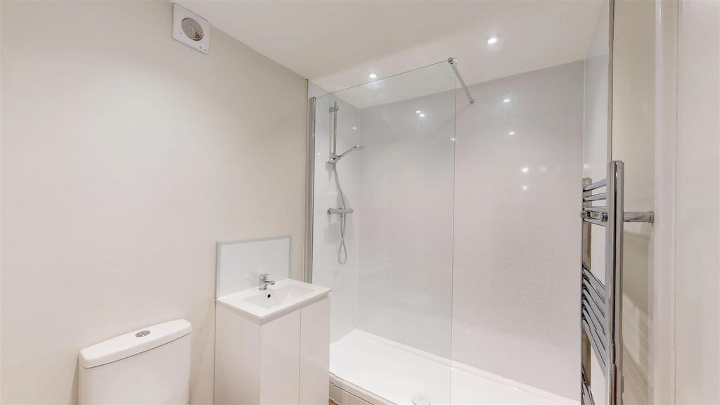 Tankerville Street 9, Bathroom.jpg