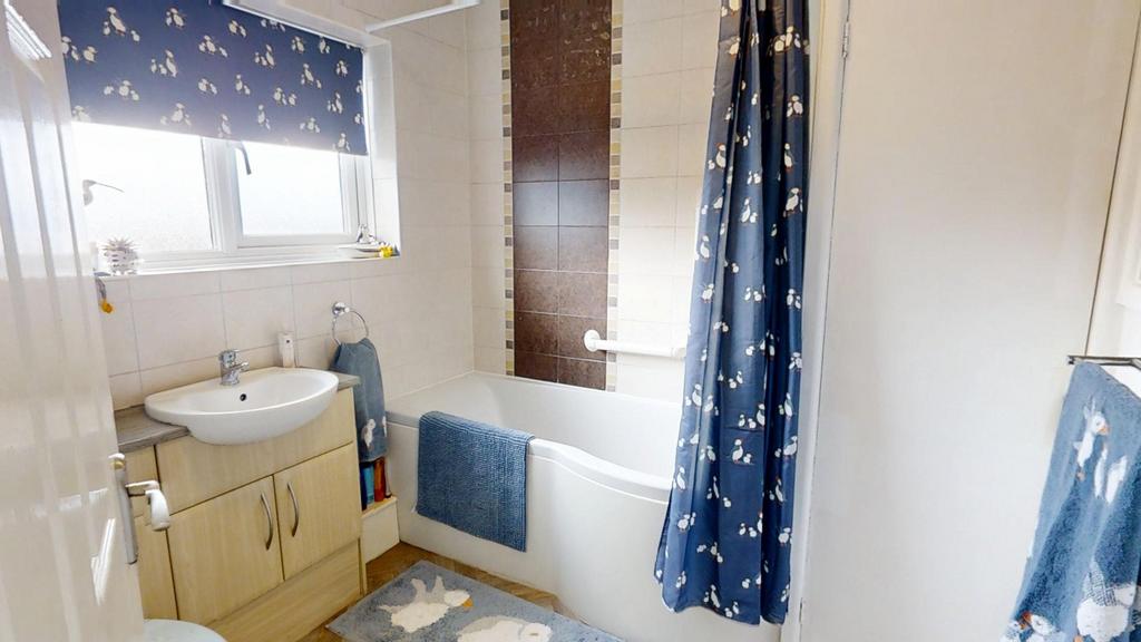 Brymers-Avenue-Portland-Dorset-UK-11262025 140116