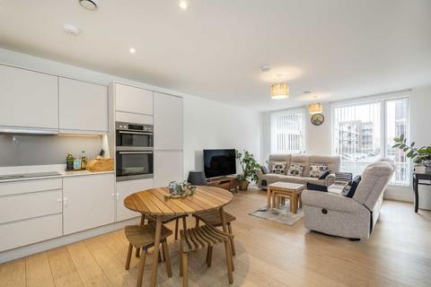 3 bedroom flat for sale, Grove Park, London NW9