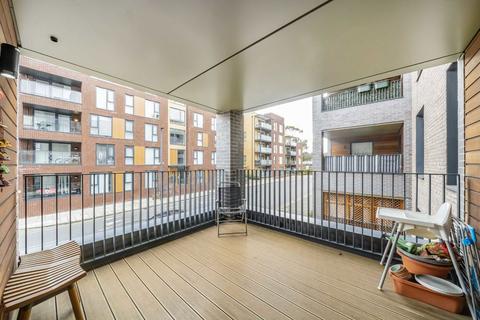 3 bedroom flat for sale, Grove Park, London NW9