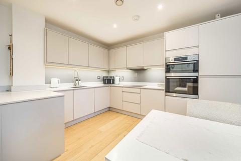 3 bedroom flat for sale, Grove Park, London NW9