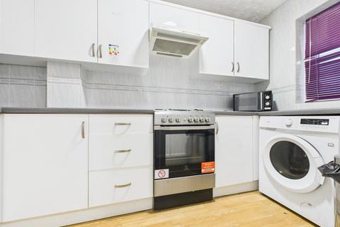 2 bedroom terraced house for sale, Waivers Way, Aylesbury HP21