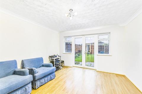 2 bedroom terraced house for sale, Waivers Way, Aylesbury HP21