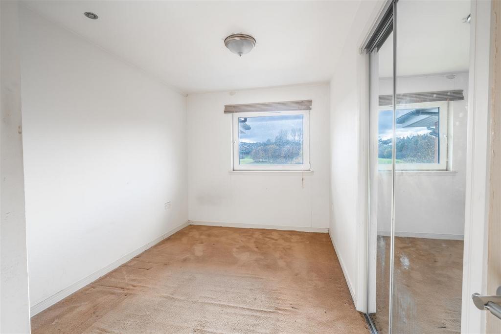 Bedroom.two.a.jpg