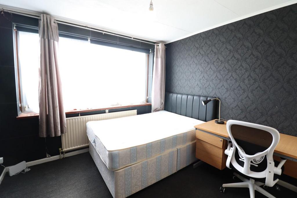 Double Bedroom 4