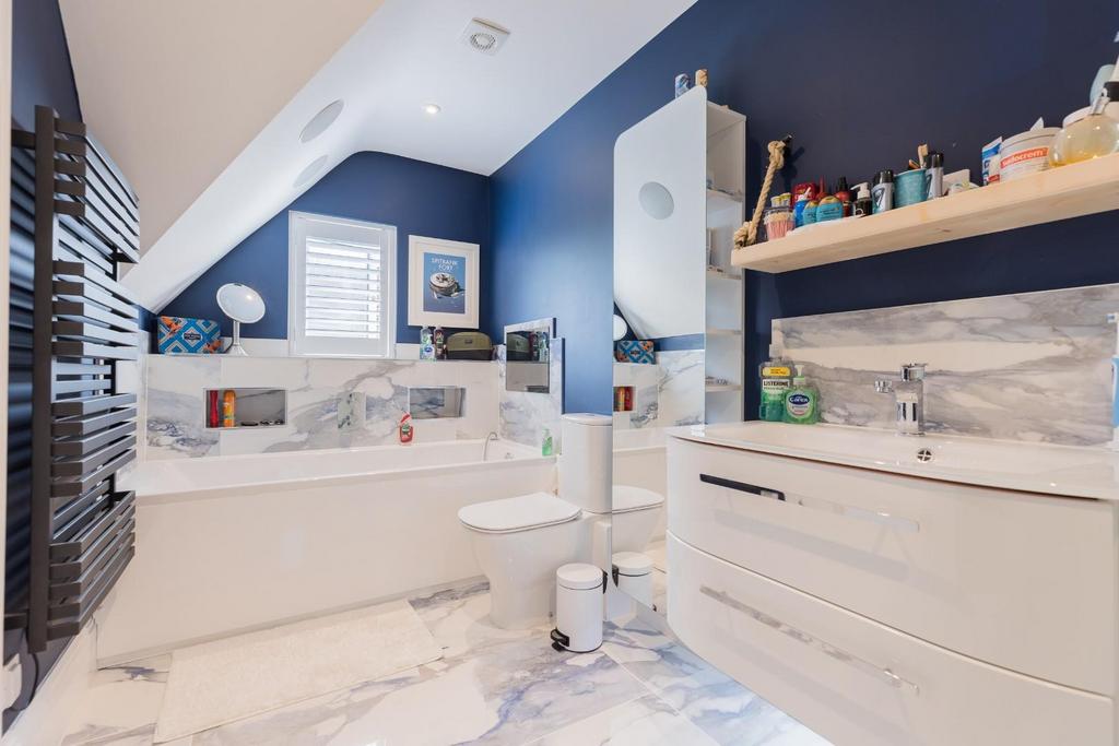 En-Suite Bathroom