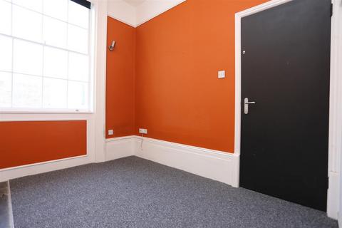 1 bedroom flat to rent, Oriental Place, Brighton