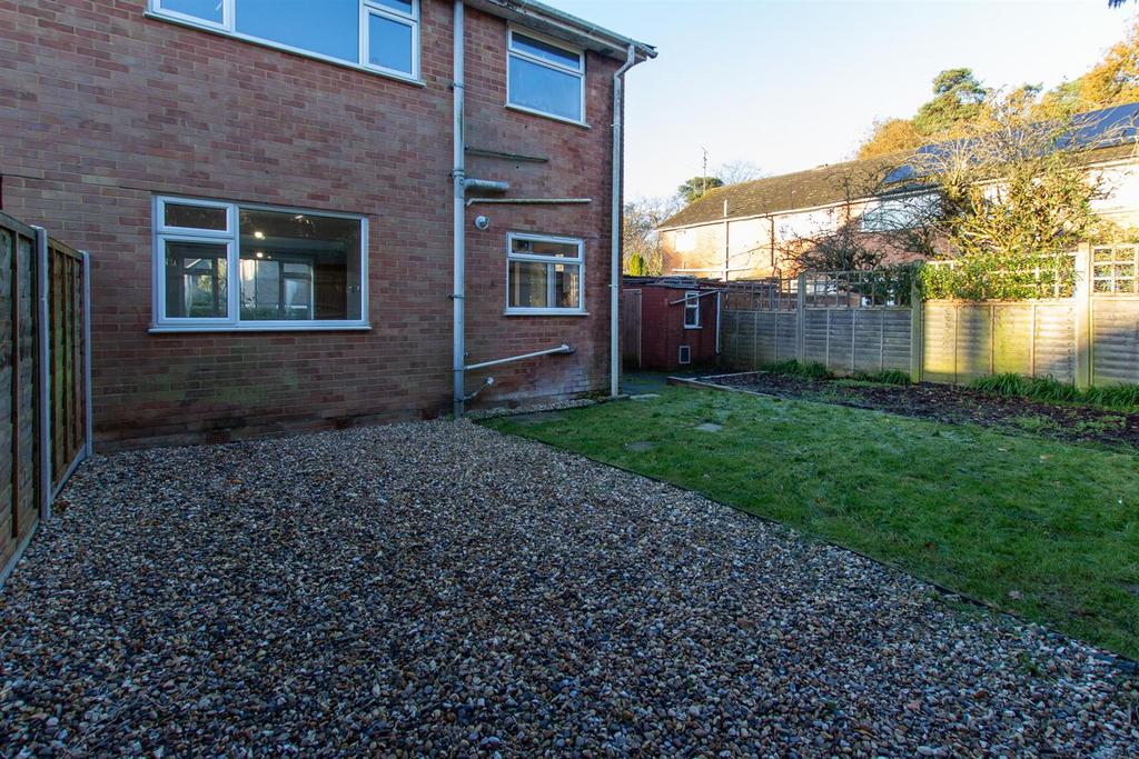 2 Awbrook Cl - Garden.jpg