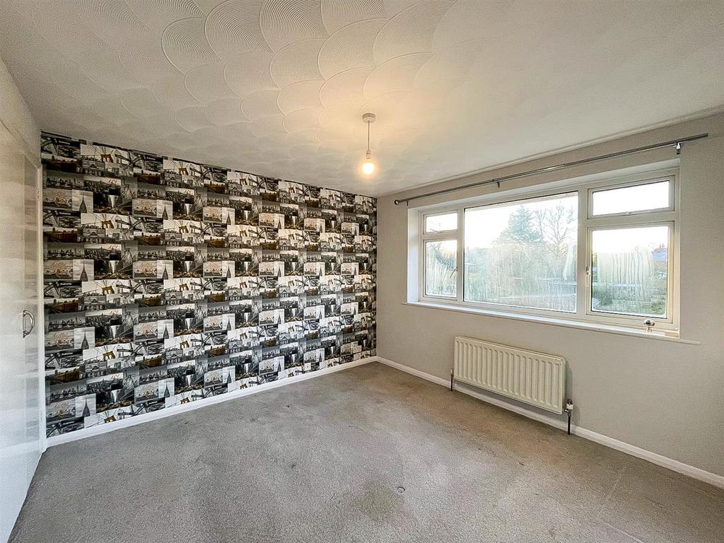 2 Awbrook Cl Bedroom 1.jpg