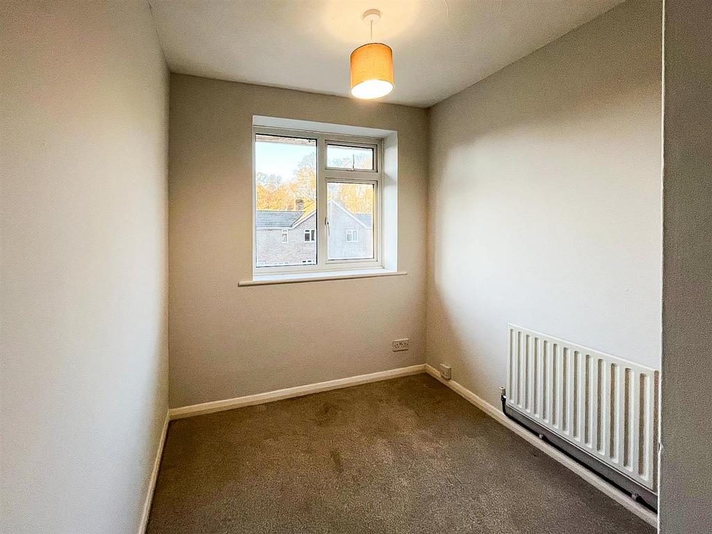 2 Awbrook Cl Bedroom 3.jpg