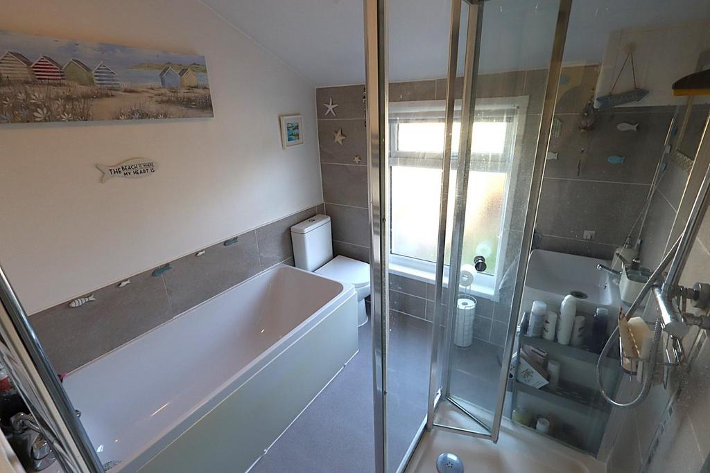 1st Floor Bathroom