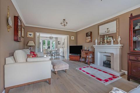 4 bedroom detached house for sale, Beech Close Effingham