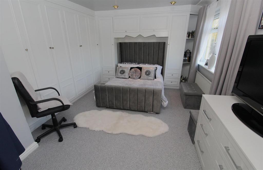Bed1.JPG