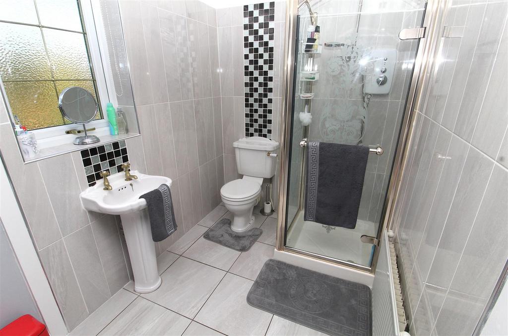 Ensuite.JPG