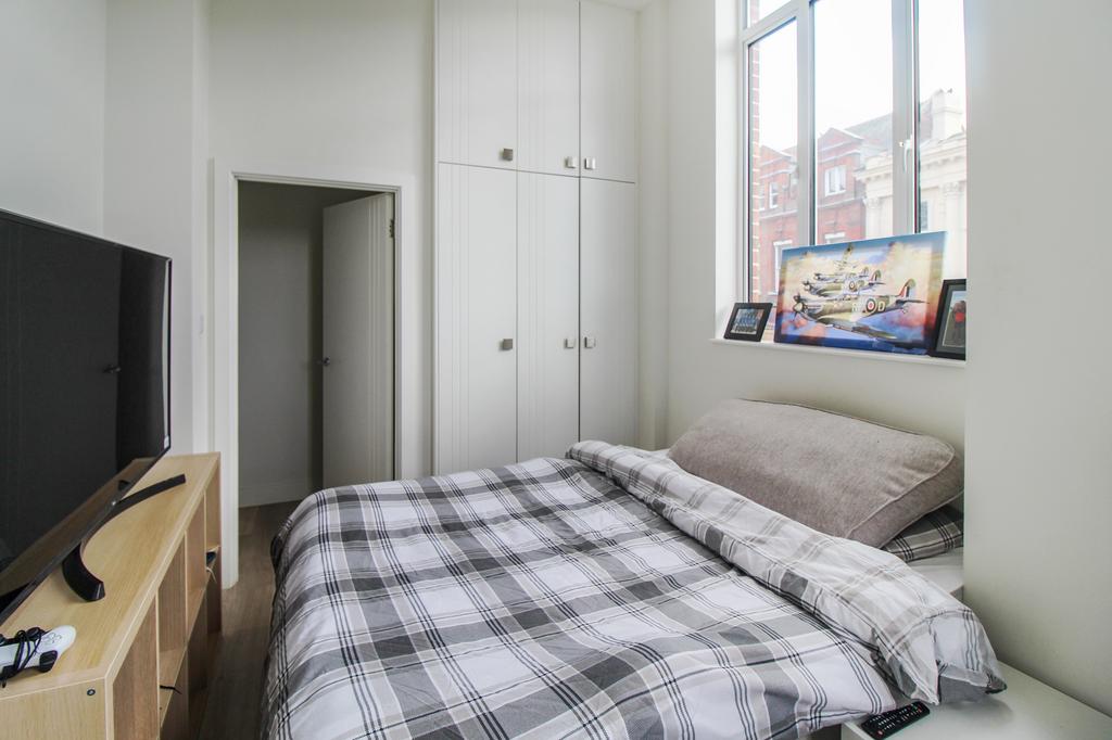 Flat E , Avenue Hous