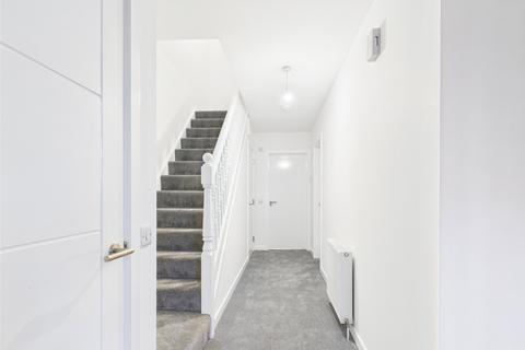 3 bedroom maisonette to rent, Clovenstone Close, Edinburgh, Midlothian, EH14