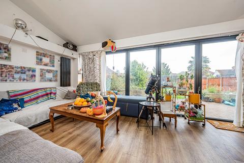 undefined, Beech Avenue, Brentford, TW8
