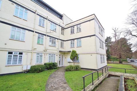 3 bedroom flat to rent, Thornbury Court, Church Road
