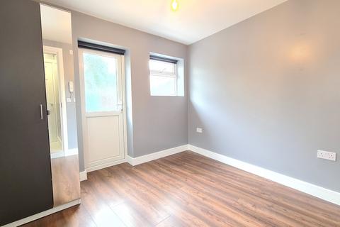 undefined, Avonwick Road, Hounslow, TW3