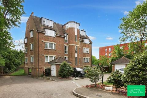 Hoptree Close, London