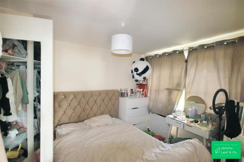 undefined, Gainsborough Road, London