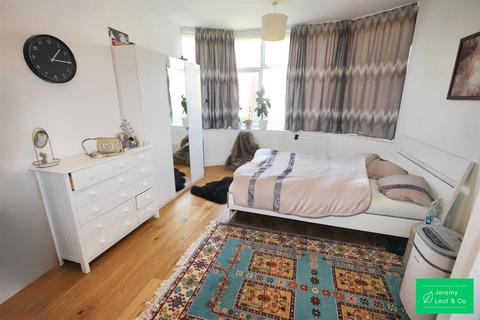 undefined, Grove Avenue, London