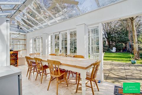 undefined, Fortis Green, London
