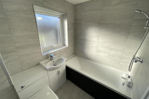 3 bedroom semi-detached house for sale, Woodbury Gardens, Salisbury SP2