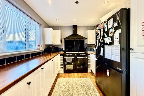 3 bedroom house for sale, Cranmore Avenue, Swindon