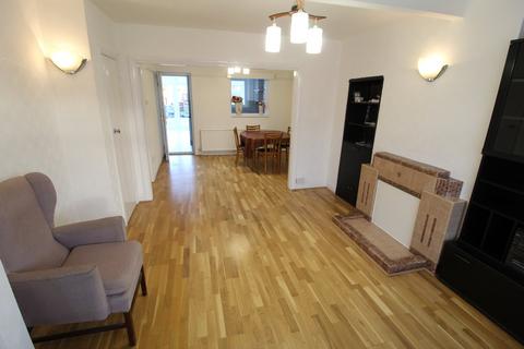 3 bedroom semi-detached house to rent, Broomgrove Gardens, Edgware, HA8