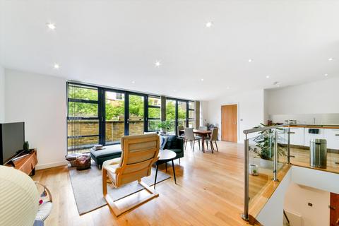 3 bedroom flat for sale, Bouton Place, Islington, N1
