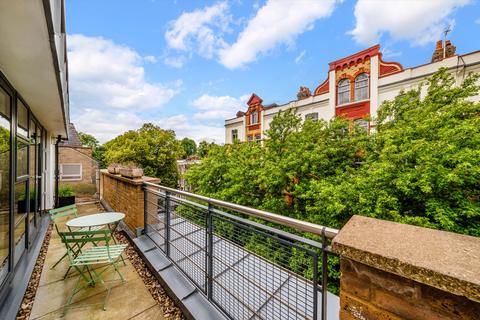 3 bedroom flat for sale, Bouton Place, Islington, N1
