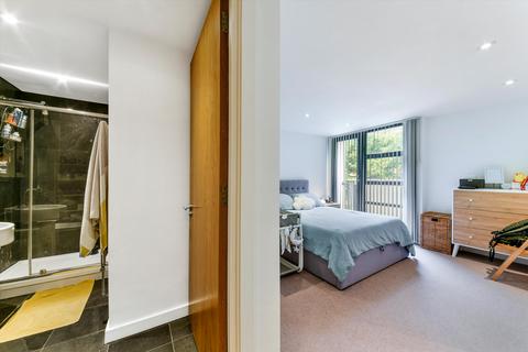 3 bedroom flat for sale, Bouton Place, Islington, N1