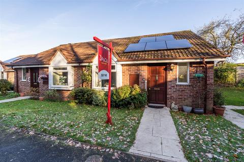 2 bedroom terraced bungalow for sale - Hartlebury Close, Dorridge, Solihull