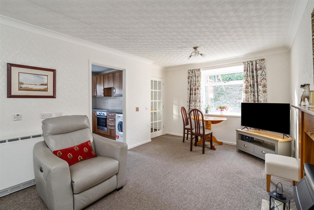 19 Hartlebury Close 2.jpg